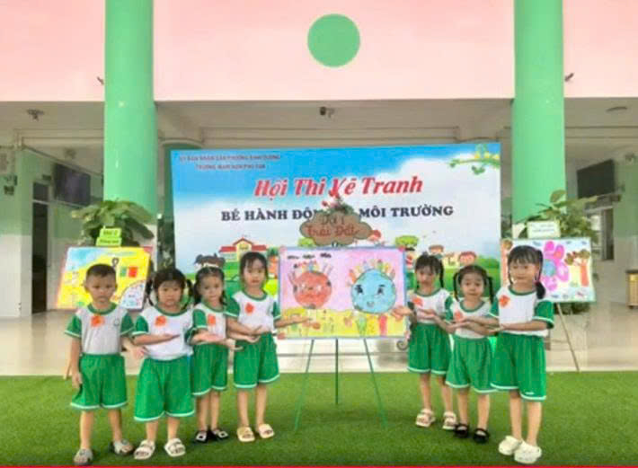 Hội thi vẽ tranh Bé hành động vì môi trường-Đội trái đất