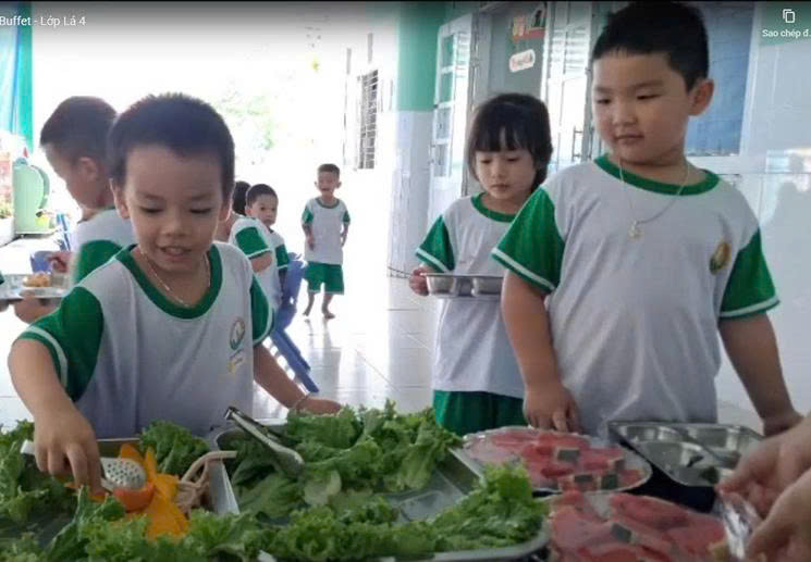 Tiệc Buffet -  Lớp Lá 4